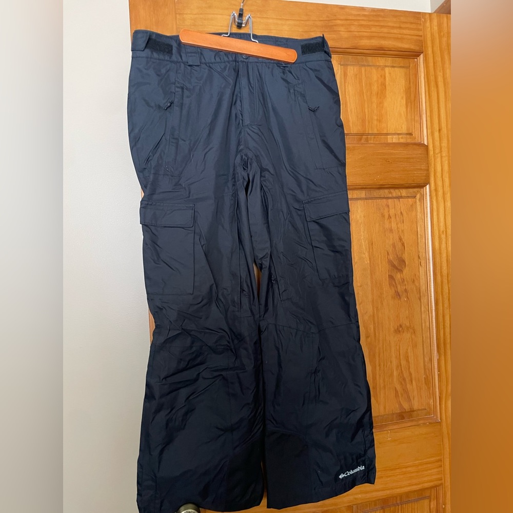 Mens size medium Columbia black snow pants.